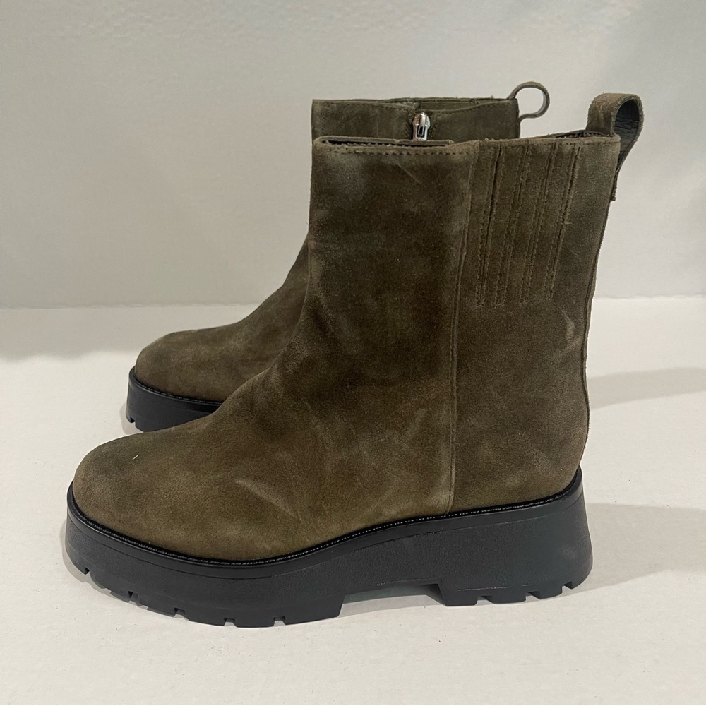 Women’s Vince Camuto Olive Green Slip On Suede Boots Size 6.5 US!